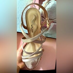 Nina Rachyl Platform Sandal size 71/2  color: New Nude Luster